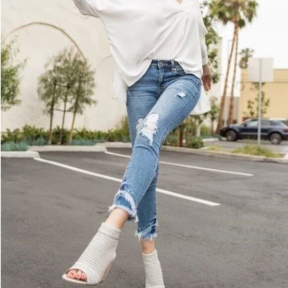 Distress Sinny Jeans - Picture 1 of 4